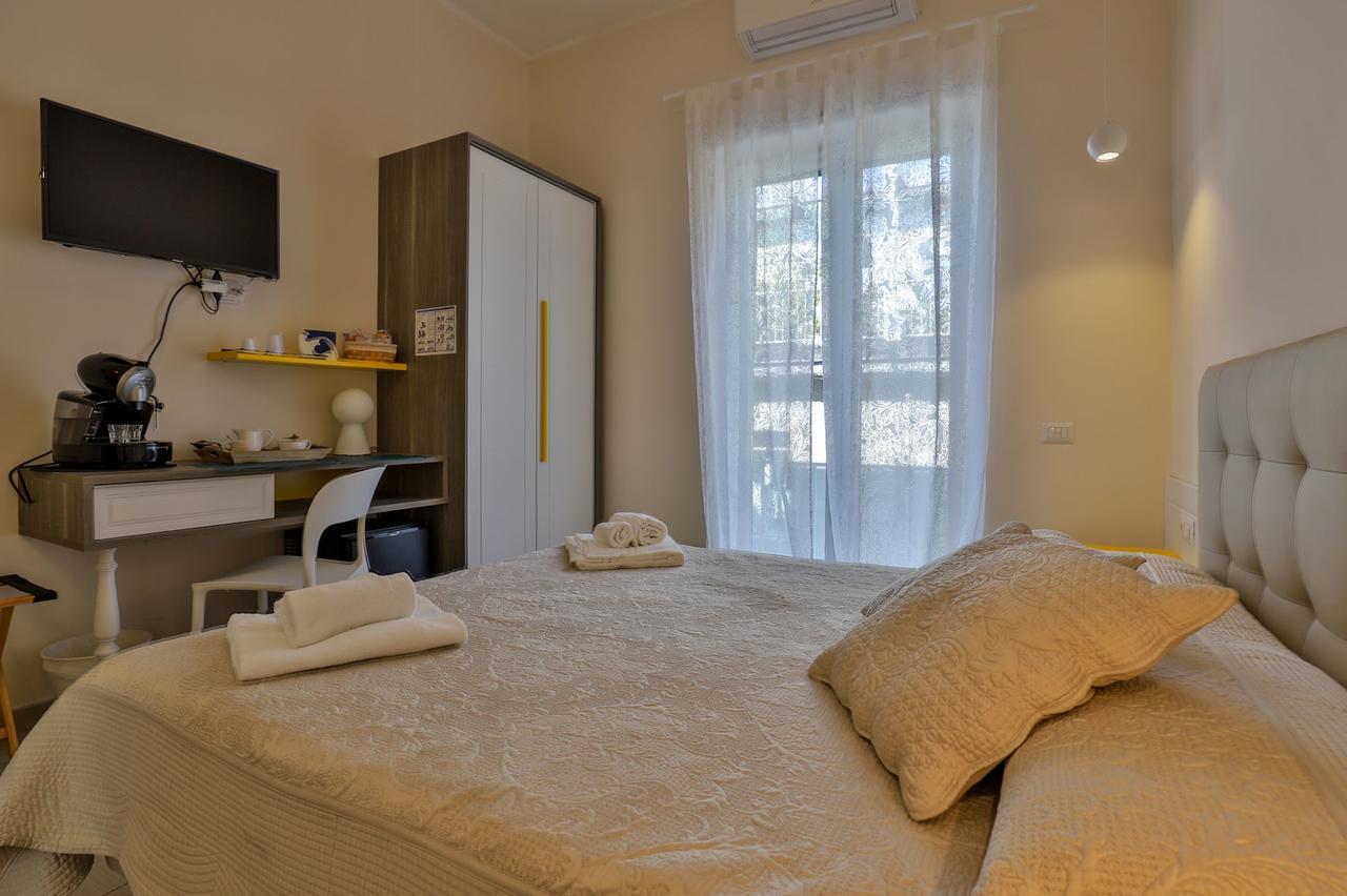 לינה וארוחת בוקר סלרנו Residenza Eleonora מראה חיצוני תמונה
