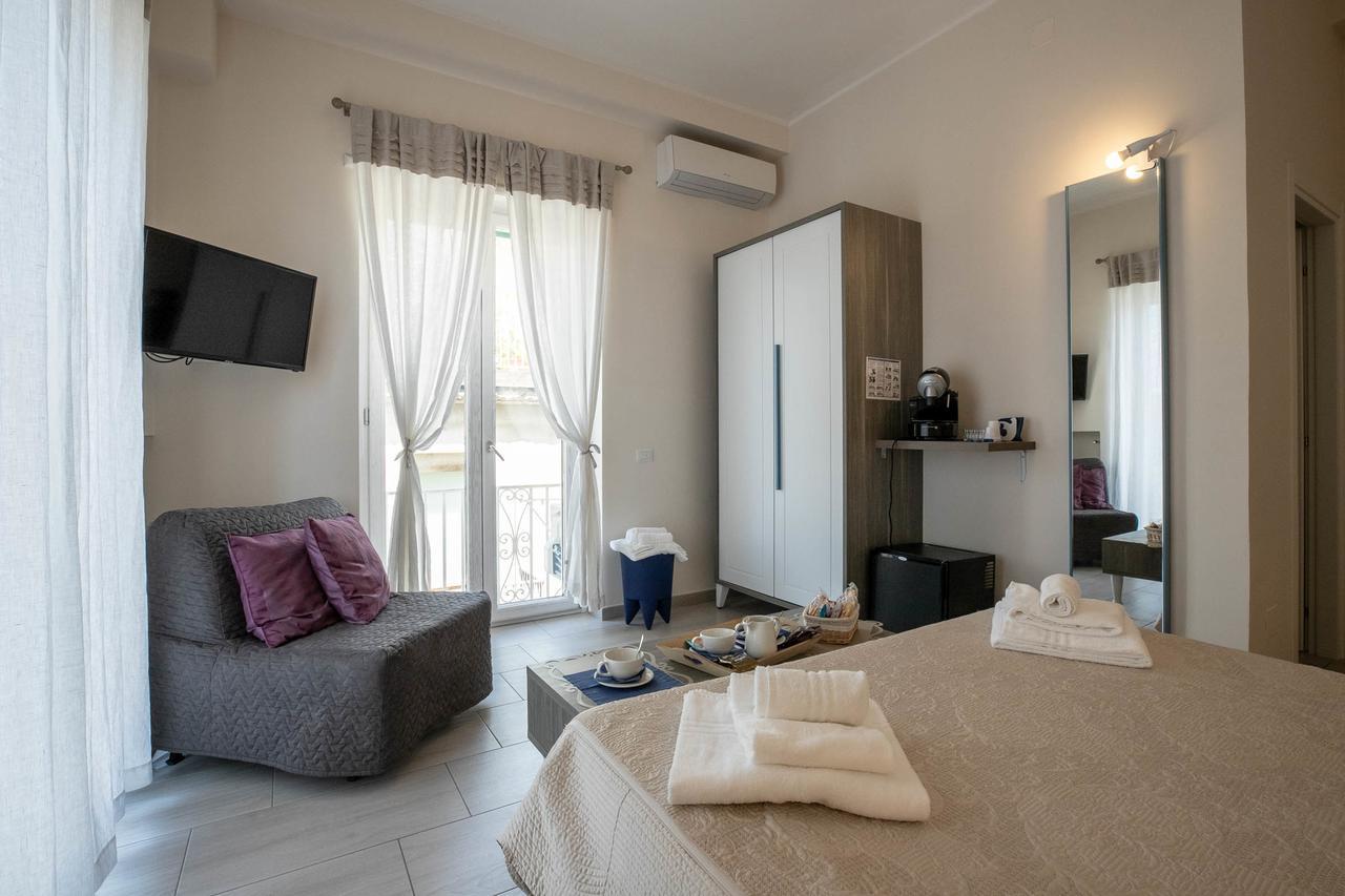 לינה וארוחת בוקר סלרנו Residenza Eleonora מראה חיצוני תמונה