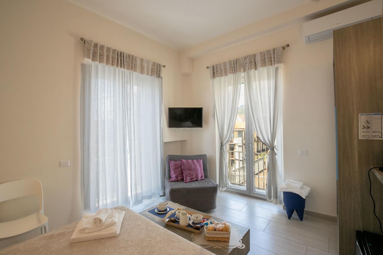 לינה וארוחת בוקר סלרנו Residenza Eleonora מראה חיצוני תמונה