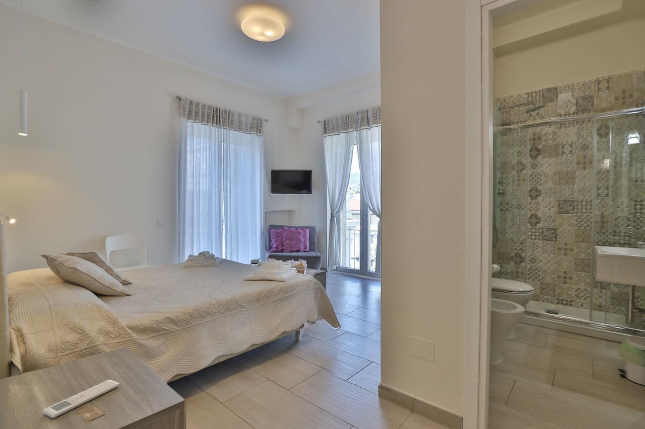 לינה וארוחת בוקר סלרנו Residenza Eleonora מראה חיצוני תמונה